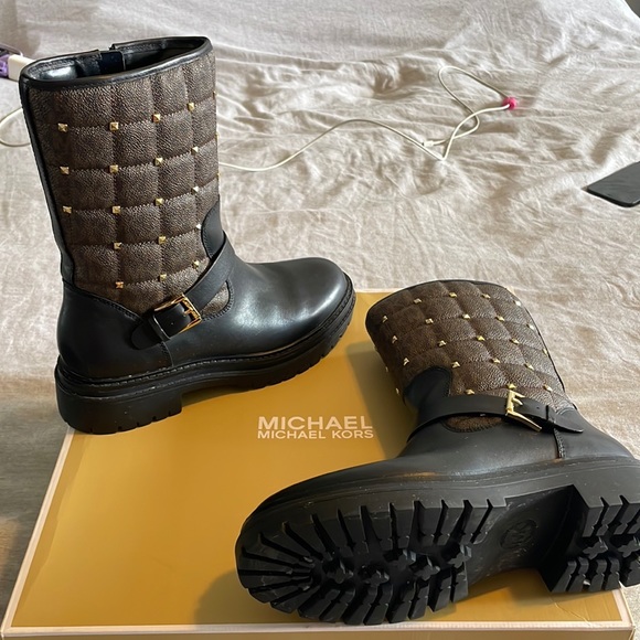 Micheal Kors - Logo and Leather boots - Picture 1 of 6